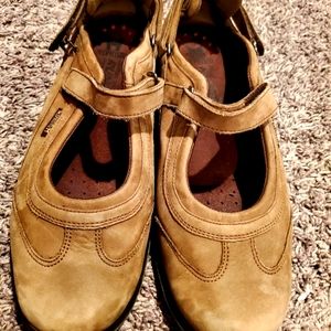 Mephisto all around terrain suede shoes size 9.5